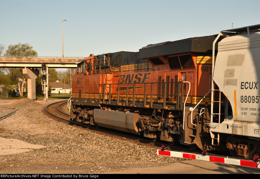 BNSF 6811